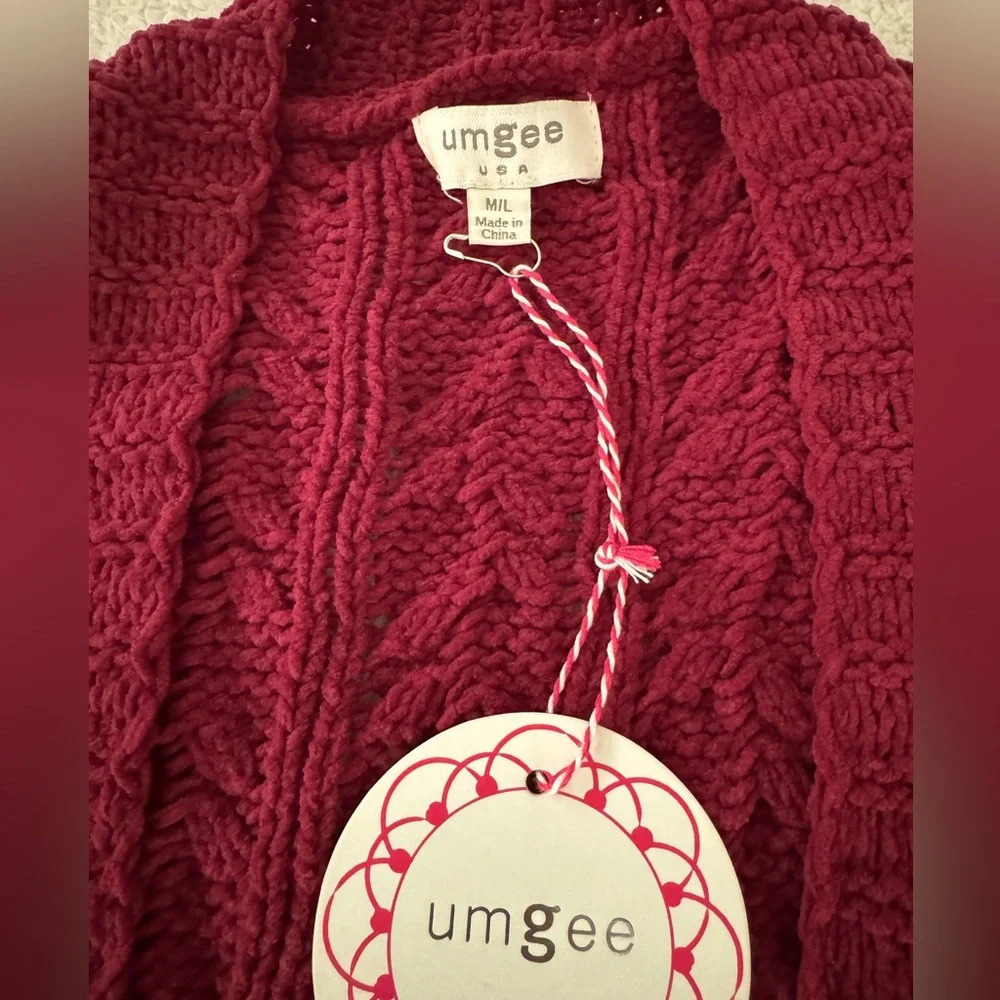NWT Umgee M/L chunky cable knit burgundy open front cardigan with short sleeve